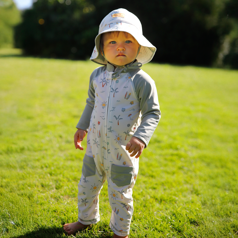 Lifestyle of Baby boys reversible sun hat|tropical-trip